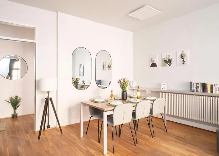 Appartement Homely - Central, Spacious, Rosenthaler Platz I Cafe