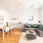 Homely - Central, Spacious, Rosenthaler Platz I Cafe