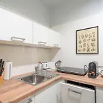 Homely - Central, Spacious, Rosenthaler Platz I Cafe Apartamento Berlim