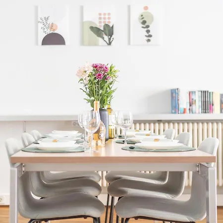 Homely - Central, Spacious, Rosenthaler Platz I Cafe برلين