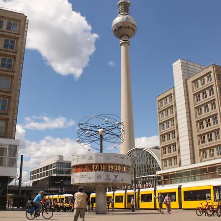 Homely - Central, Spacious, Rosenthaler Platz I Cafe Apartment Berlin