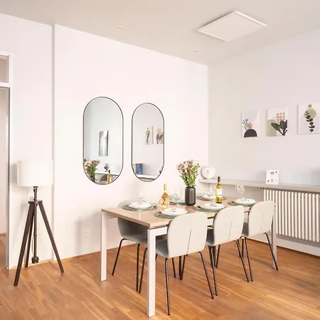 Homely - Central, Spacious, Rosenthaler Platz I Cafe Appartement *