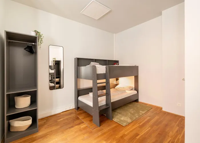 Homely - Central, Spacious, Rosenthaler Platz I Cafe *