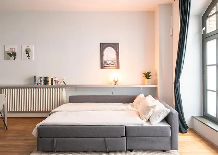 Homely - Central, Spacious, Rosenthaler Platz I Cafe Апартаменты