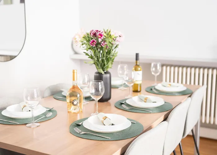 Homely - Central, Spacious, Rosenthaler Platz I Cafe Берлин