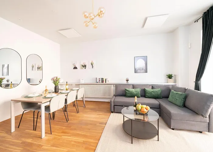 Homely - Central, Spacious, Rosenthaler Platz I Cafe