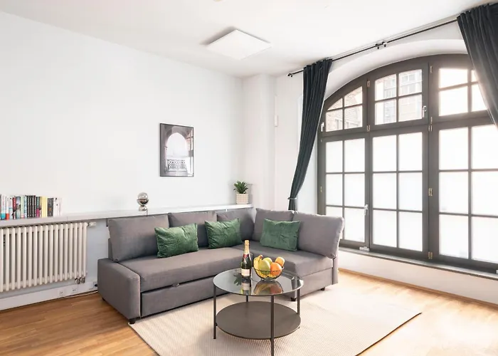 Homely - Central, Spacious, Rosenthaler Platz I Cafe Lägenhet *