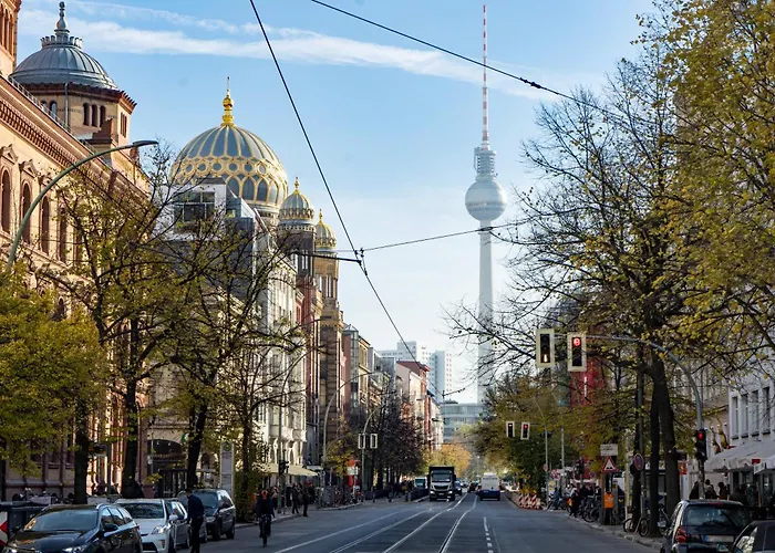 Homely - Central, Spacious, Rosenthaler Platz I Cafe Appartamento Berlino